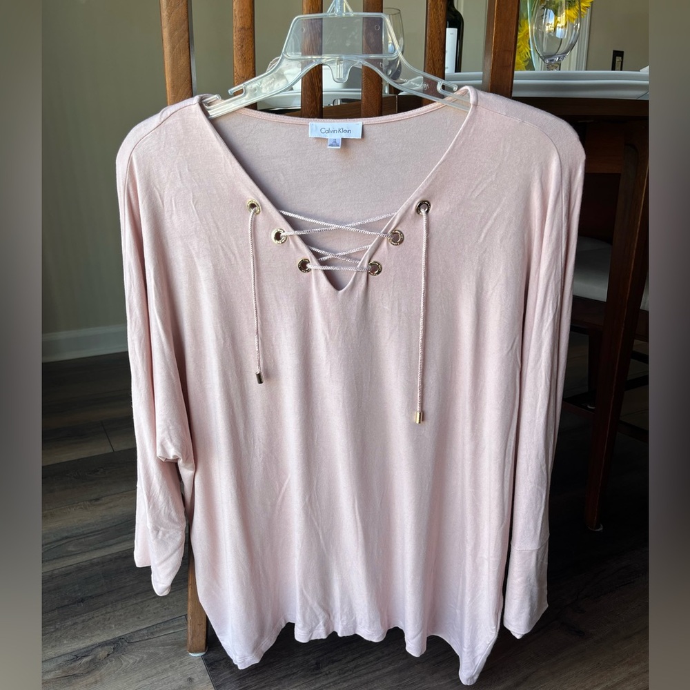 Calvin Klein Blush Pink Lace-Up V-Neck Women's Top in Size 1X! Super Pretty!